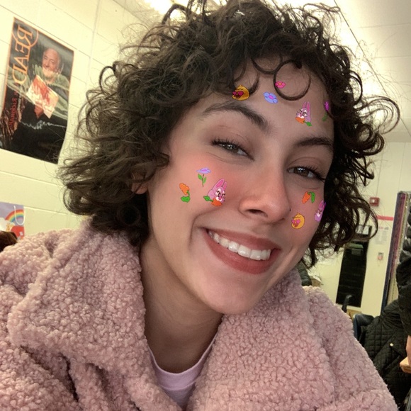 Profile Picture of Julia Haugabook (@juliahxu) on Poshmark