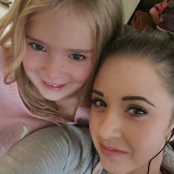 Profile Picture of Danielle Rosman (@drosman0512) on Poshmark