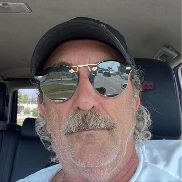 Profile Picture of Robert Ware (@robertcware) on Poshmark