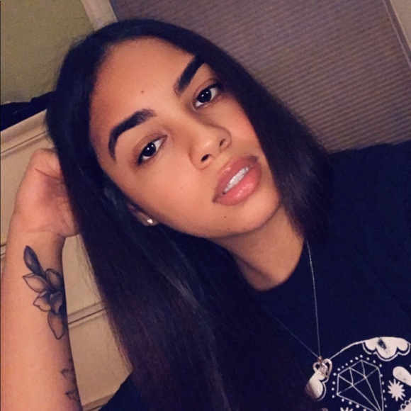 Profile Picture of Alexa Reyes (@axelaaaa) on Poshmark