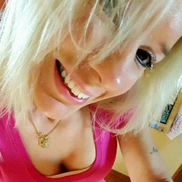 Profile Picture of Samantha Leipolt (@mrsleipolt) on Poshmark