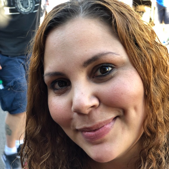 Profile Picture of Bethzaida Halfhide (@betsy0044) on Poshmark