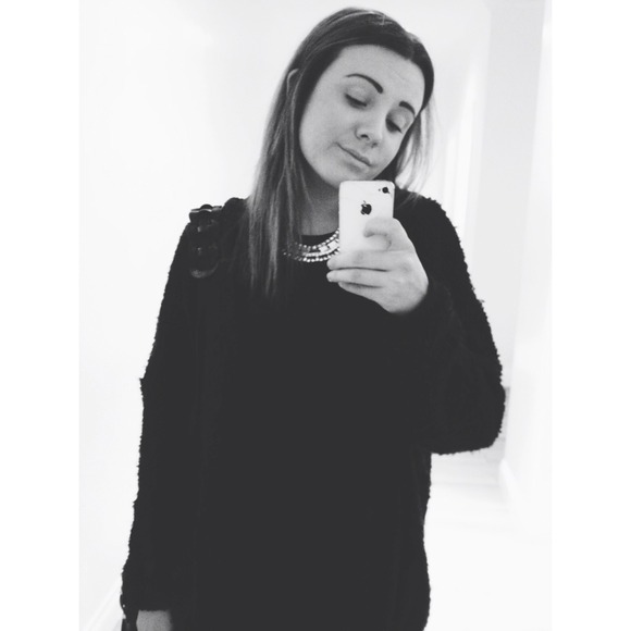 Profile Picture of Melissa Araluce (@melissaaraluce) on Poshmark