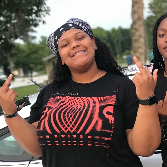 Profile Picture of Makaylin Mecusker (@kaykay_352) on Poshmark