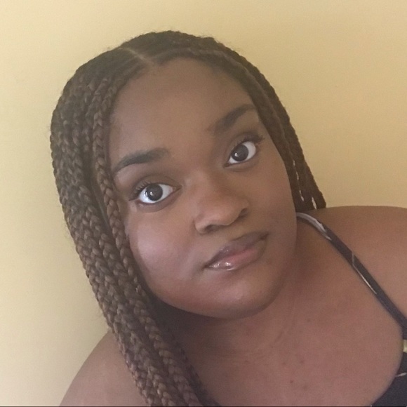 Profile Picture of Vanessa Lestage (@pinkvelour) on Poshmark