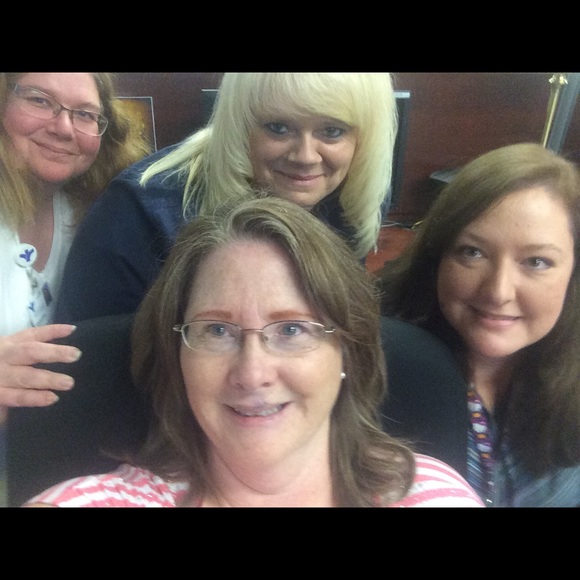 Profile Picture of Carol Salyers (@kycarol9257) on Poshmark