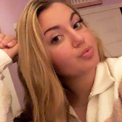 Profile Picture of Brynn  🌹 (@swifferhim) on Twitter