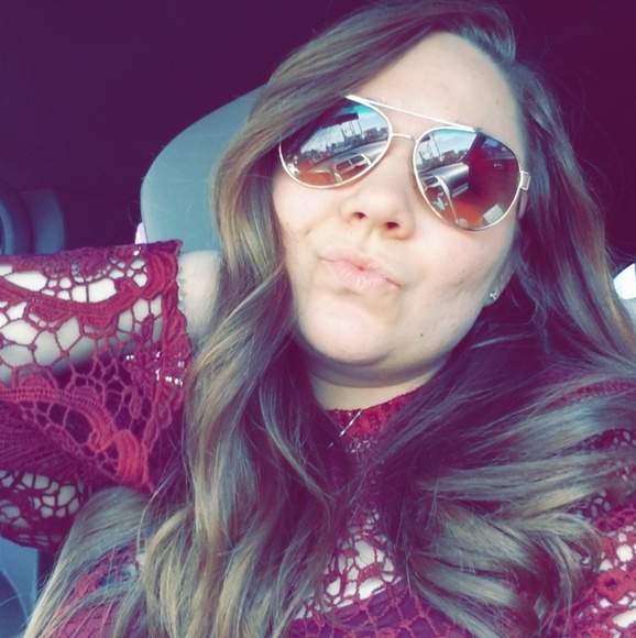 Profile Picture of Sarah Breitwieser (@4ever_sarah) on Poshmark