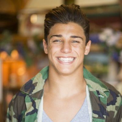 Profile Picture of Zachary Wayne (@wayne.zach) on Tiktok