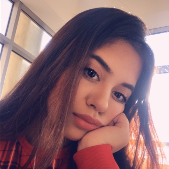 Profile Picture of Tuba Ahmed (@queentubii) on Poshmark