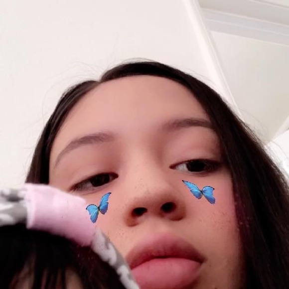 Profile Picture of Yesenia Ayala (@yeseniaayala329) on Poshmark