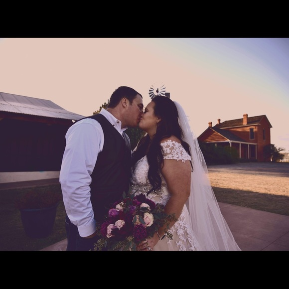 Profile Picture of Taylor Czelada (@taylorczelada17) on Poshmark