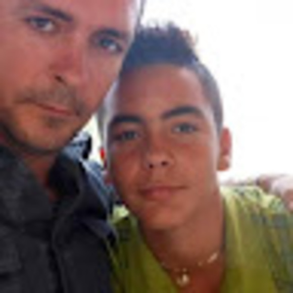 Profile Picture of Guesler Sardiñas (@gueslers) on Poshmark