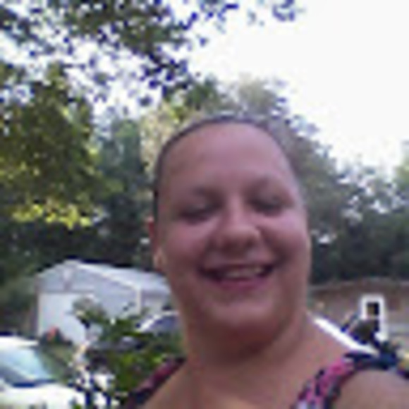 Profile Picture of Mary Swallows (@maryswallows15) on Poshmark