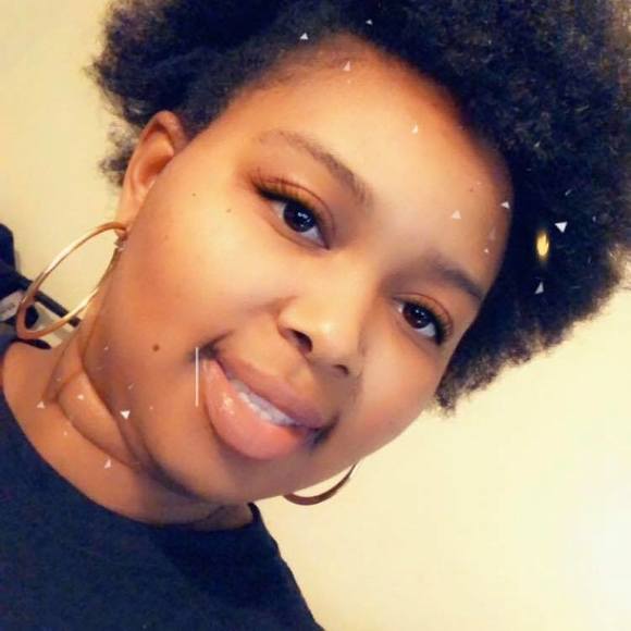 Profile Picture of Laurnea Okelley (@laurnea997) on Poshmark