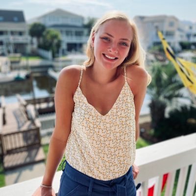 Profile Picture of Grace Hayes (@_gracehayes) on Twitter