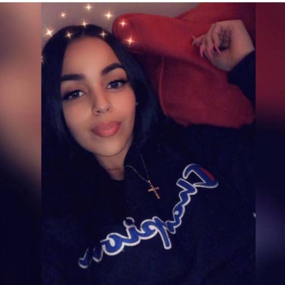 Profile Picture of Alexia Ayala (@alexiamayala1) on Poshmark