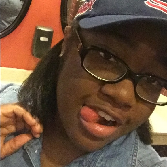 Profile Picture of Aeryn Candies (@aerync) on Poshmark