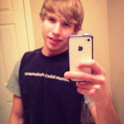 Profile Picture of Corey Willoughby (@SMDIHateLove) on Twitter