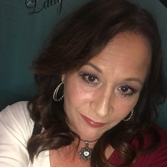 Profile Picture of Alicia Pulieri (@apulieri) on Poshmark