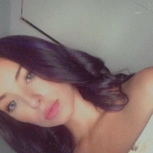 Profile Picture of Lexi Shuck (@alexisshuck) on Poshmark