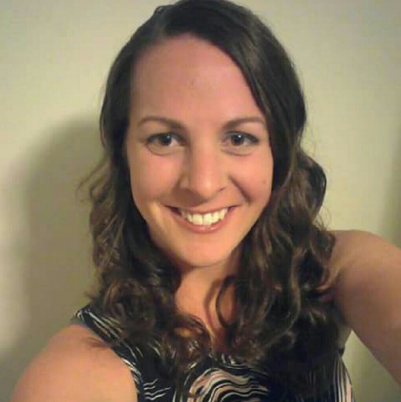 Profile Picture of Nicole Bartoszek (@supersupa29) on Poshmark