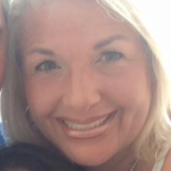 Profile Picture of Libby Frost (@libby_frost) on Poshmark