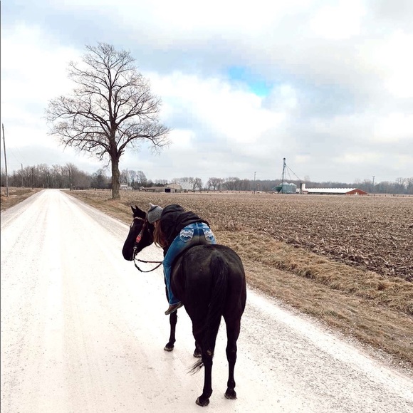 Profile Picture of Emma Nevills (@emmanevills) on Poshmark