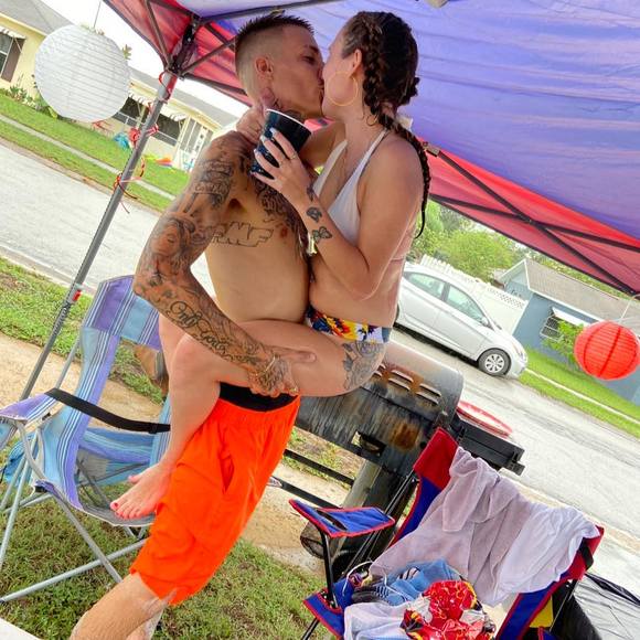 Profile Picture of Shelbs Wessling (@shelbsx33) on Poshmark