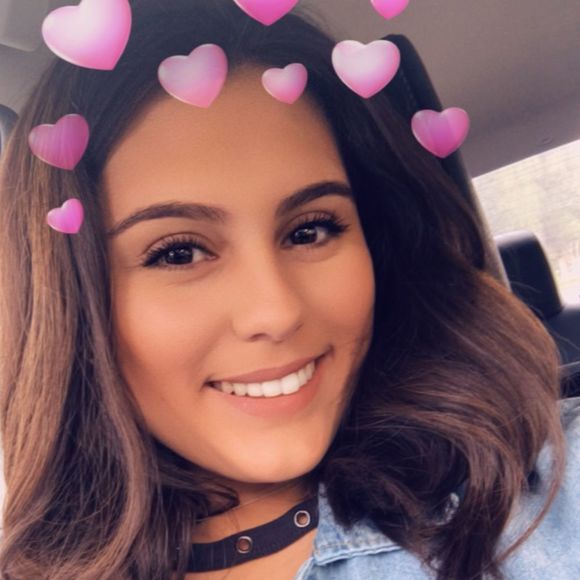 Profile Picture of Shelby Alvarez (@shelbos143) on Poshmark