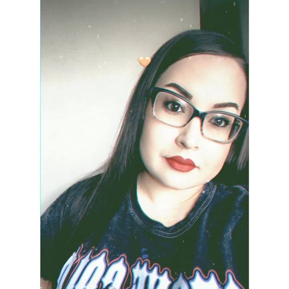 Profile Picture of Iraida Llamas (@iraiduh) on Poshmark