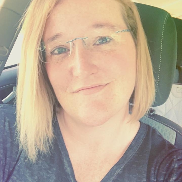 Profile Picture of Jennifer Hinds (@jhinds405) on Poshmark