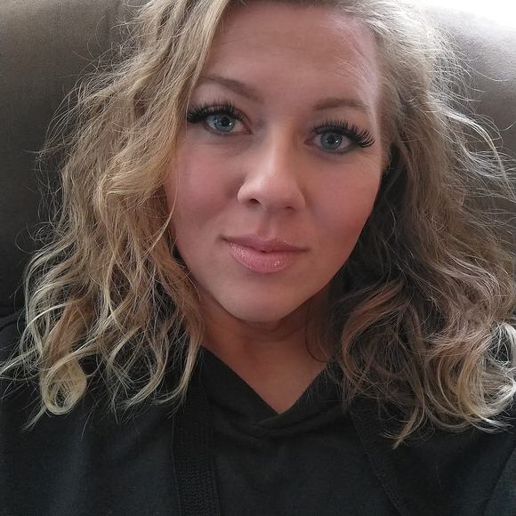 Profile Picture of Whitney Lucas (@whitness87) on Poshmark