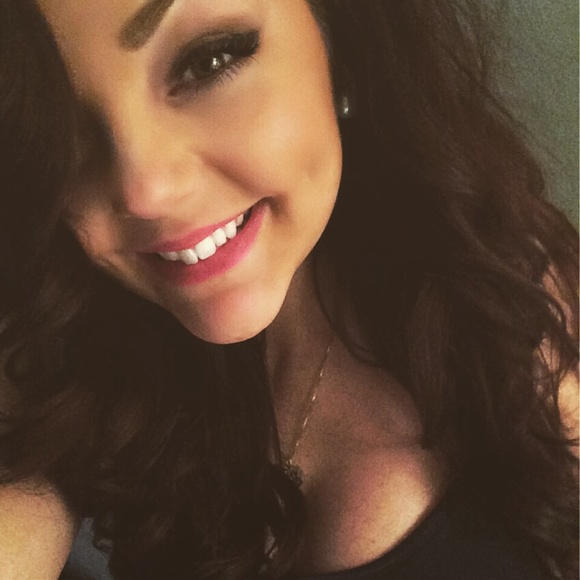 Profile Picture of Kaylie Mcillwain (@kayliebrooke11) on Poshmark