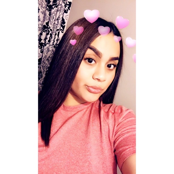 Profile Picture of Vanessa Mendoza (@mendozavane) on Poshmark