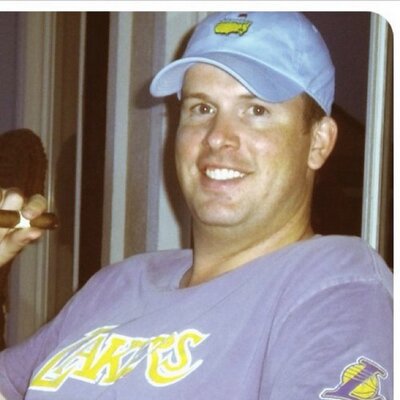 Profile Picture of T Walton (@30ABanker) on Twitter