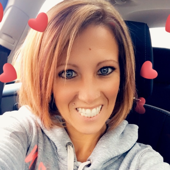 Profile Picture of Mindy Ryan (@mindybrown2016) on Poshmark