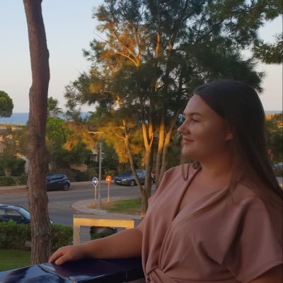 Profile Picture of Ellie (@ellie_rose_bird) on Twitter