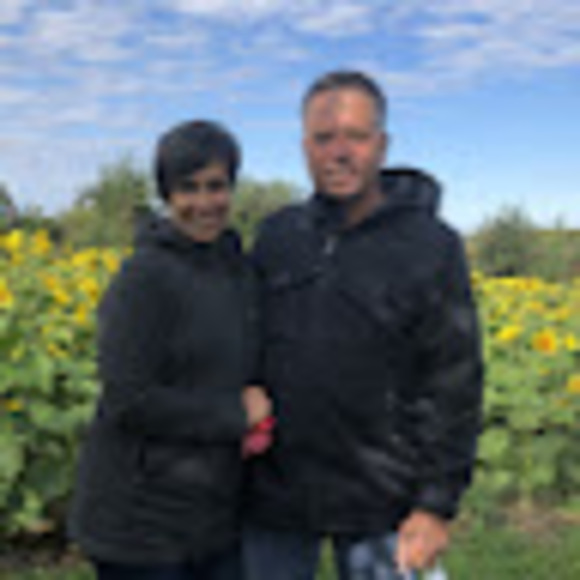 Profile Picture of Alan & marybeth Brailer (@ambrailer) on Poshmark