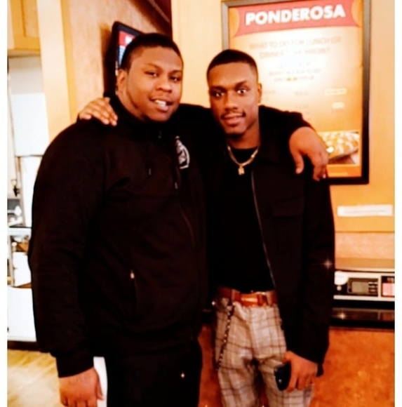 Profile Picture of Christopher Arnold (@carnold2016) on Poshmark