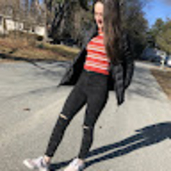 Profile Picture of Becca Keelty (@beccakeelty) on Poshmark