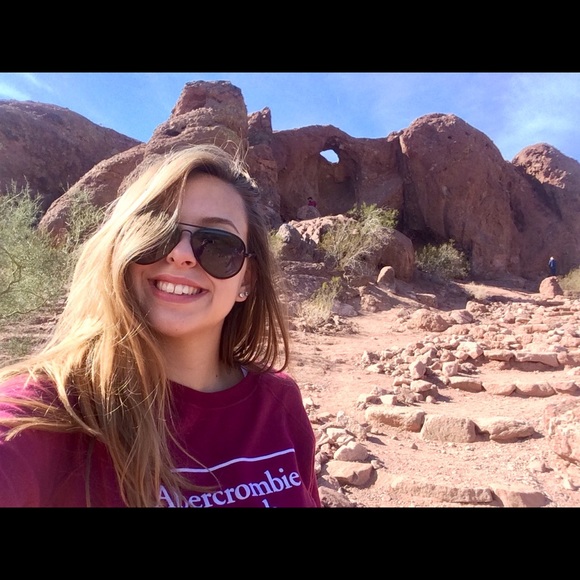 Profile Picture of Brianna Okuly (@briannaokuly) on Poshmark