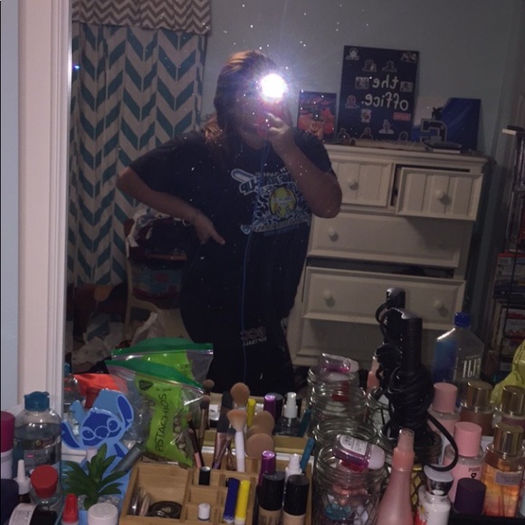 Profile Picture of Marcia Amandola (@_marciaamandola) on Poshmark