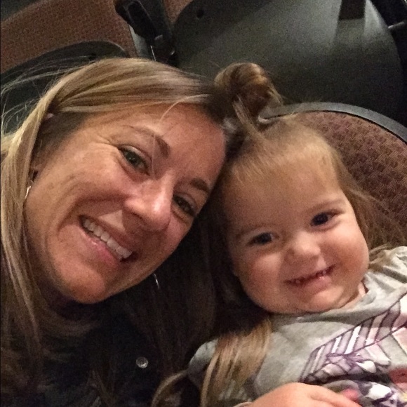 Profile Picture of Heather Greger (@greger223) on Poshmark