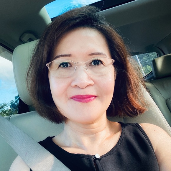 Profile Picture of Kim Chau (@kimchau2000) on Poshmark