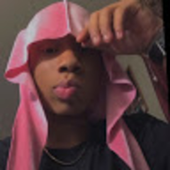 Profile Picture of Daniel Dawson (@danieldawson112) on Poshmark