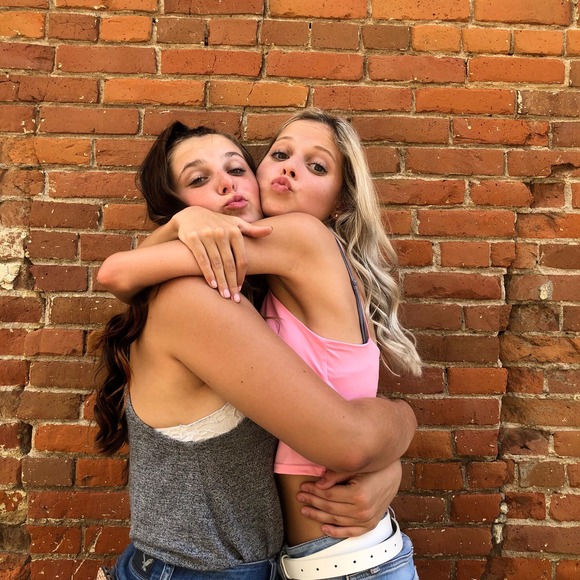 Profile Picture of Ashlie Hansen (@ashliehansen273) on Poshmark