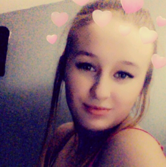 Profile Picture of Samantha Sinclair (@samanthahope02) on Poshmark