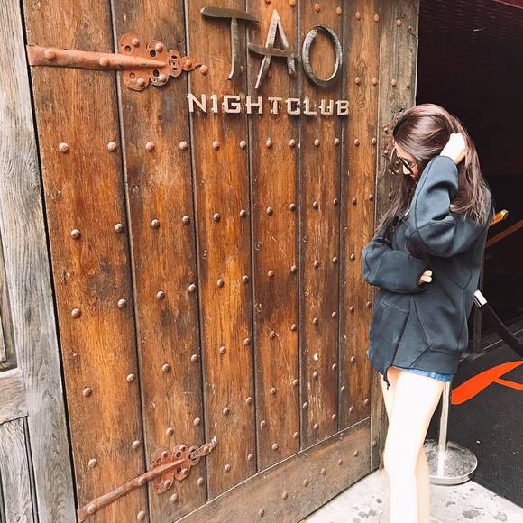 Profile Picture of Xiaomeng Hu (@xiaomenghu) on Poshmark