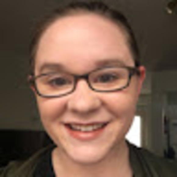 Profile Picture of Libby Wallace (@lyount449) on Poshmark